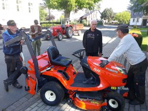 Der neue Rasen Traktor